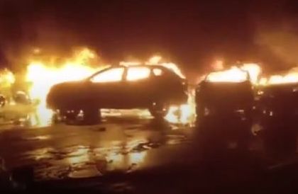 Стотици нови коли изгоряха в Италия