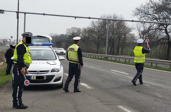 Софийски полицай яко се издънил в Приморско, решил с изнудване за едно лято богат да стане