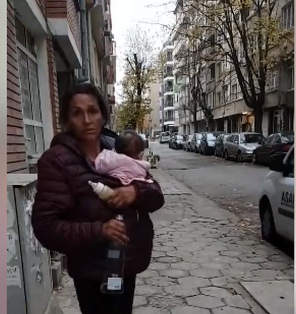 Пълен потрес! Пияни циганки разнасят рано сутинта полуголо бебе из София (ВИДЕО)