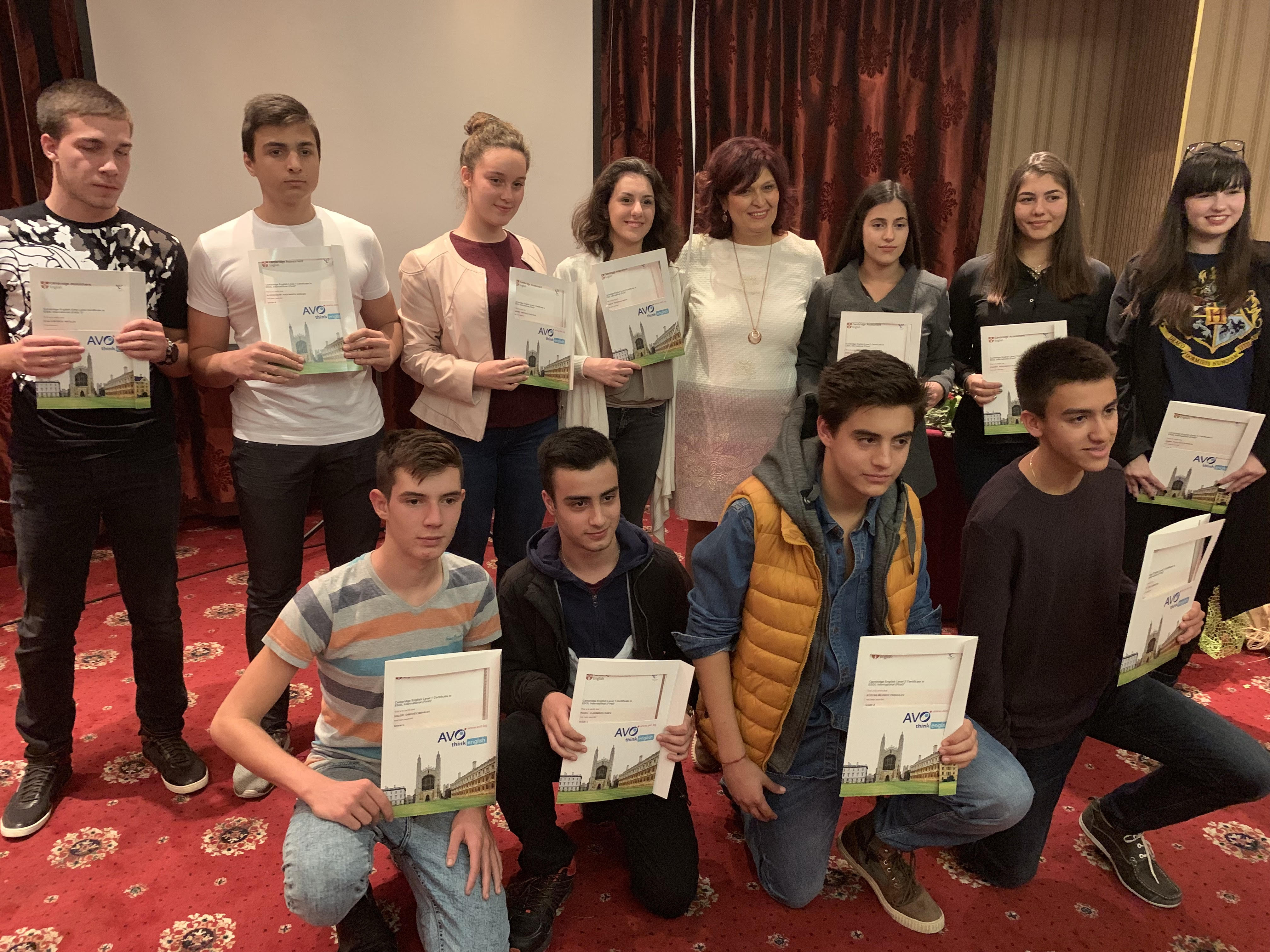 Възпитаниците на училище "Александър" в Бургас получиха сертификатите на Кеймбридж за високи езикови постижения