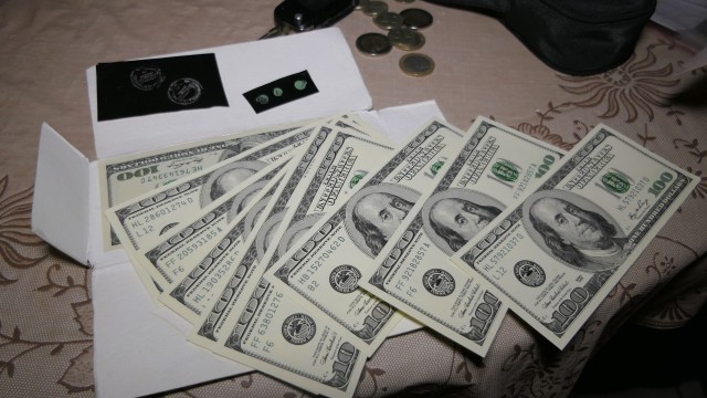 Спецкация: Разбиха още една печатница за фалшиви пари, откриха над 1,3 млн. долара (СНИМКИ/ВИДЕО)