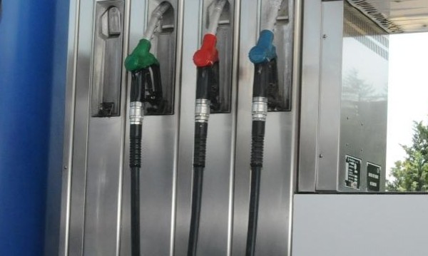 Колко струва бензинът? КЗК пак проверява сектора