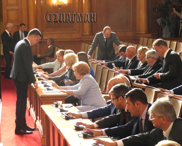 Депутатите били с чувствителни пръсти, а председателят на парламента с глава на раменете