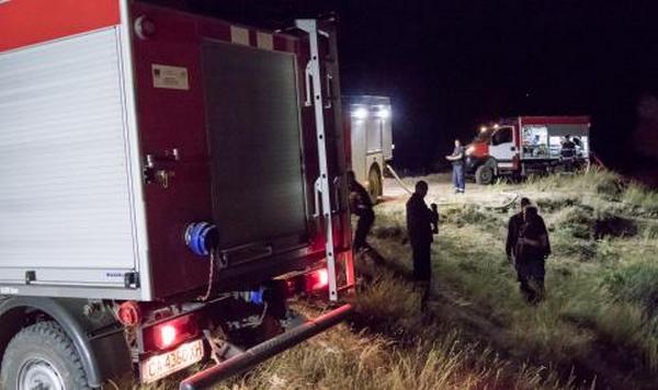 Пожарна кола се преобърна заради самозапалил се камион