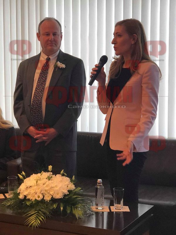 Министър Ангелкова на крака за 50-годишния юбилей на гимназията по туризъм „Иван Вазов” в Слънчев бряг
