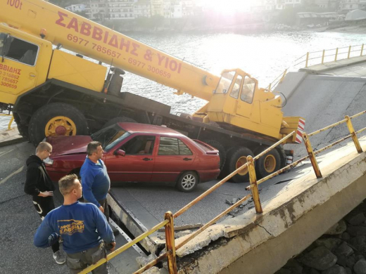 Вижте ужасяващи СНИМКИ и ВИДЕО от рухналия мост в Кавала