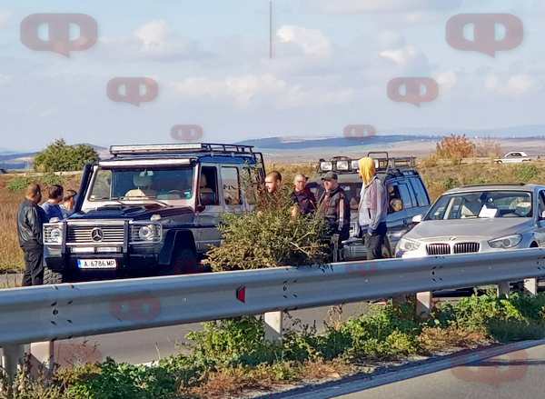 Три джипа и БМВ затвориха входа към Бургас край Джъмбо (СНИМКИ)