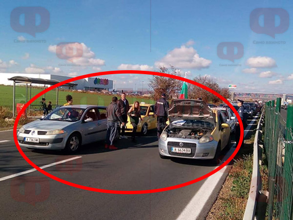 Входът на Бургас откъм АМ „Тракия” остава блокиран, ето как шофьорите спряха движението (ОБНОВЕНА)
