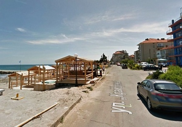 Местни скочиха срещу концесията  на  плаж „Поморие - изток”, с подписката подкрепят кмета Иван Алексиев