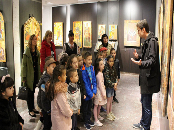 Децата от ДГ „Калина Малина“ посетиха историческия музей на Несебър, визитата е част от обучението им