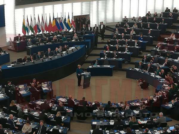 Ангела Меркел с историческа реч в Европарламента: ЕС се нуждае от общ подход за миграцията
