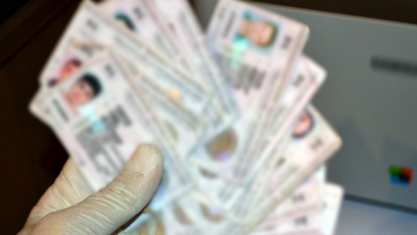 ЕС въвежда задължителни отпечатъци и чип в личните карти