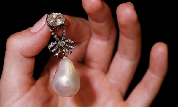 Купиха накит на Мария-Антоанета за над $36 млн.