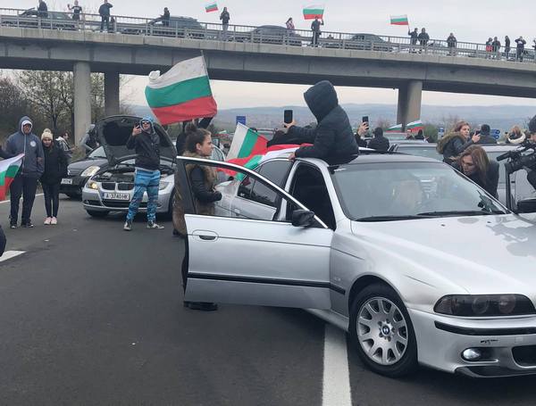 Извънредно: Затвориха входа и изхода на Бургас (СНИМКИ/ВИДЕО)