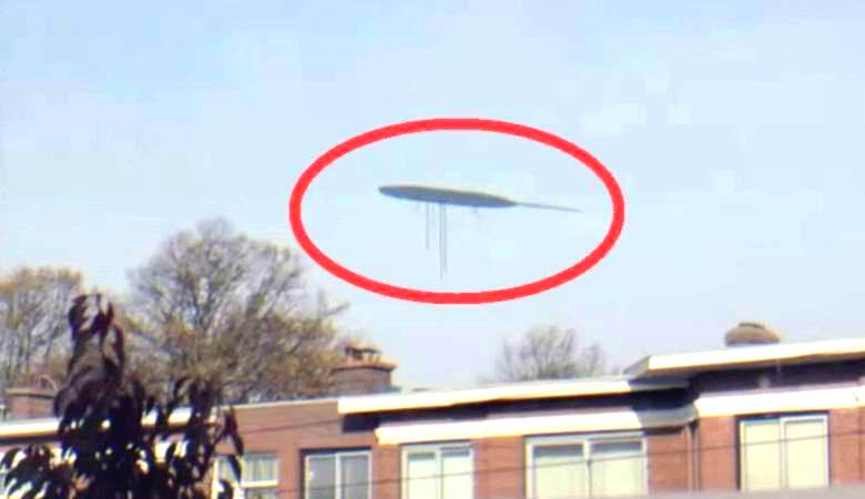Мистерия: НЛО с формата на пура летя над Хага (ВИДЕО)