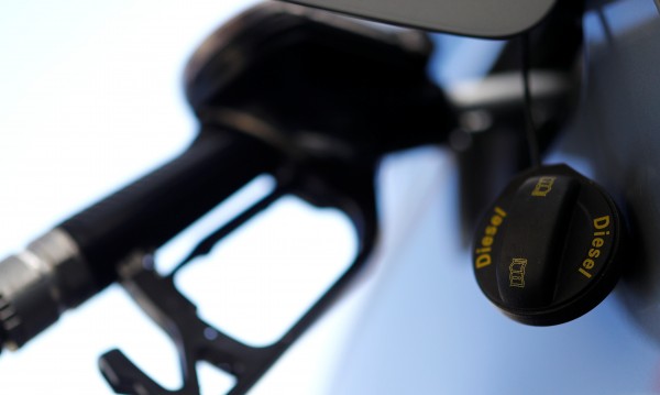 По бензиностанциите тази седмица: Бензинът надолу, дизелът се държи