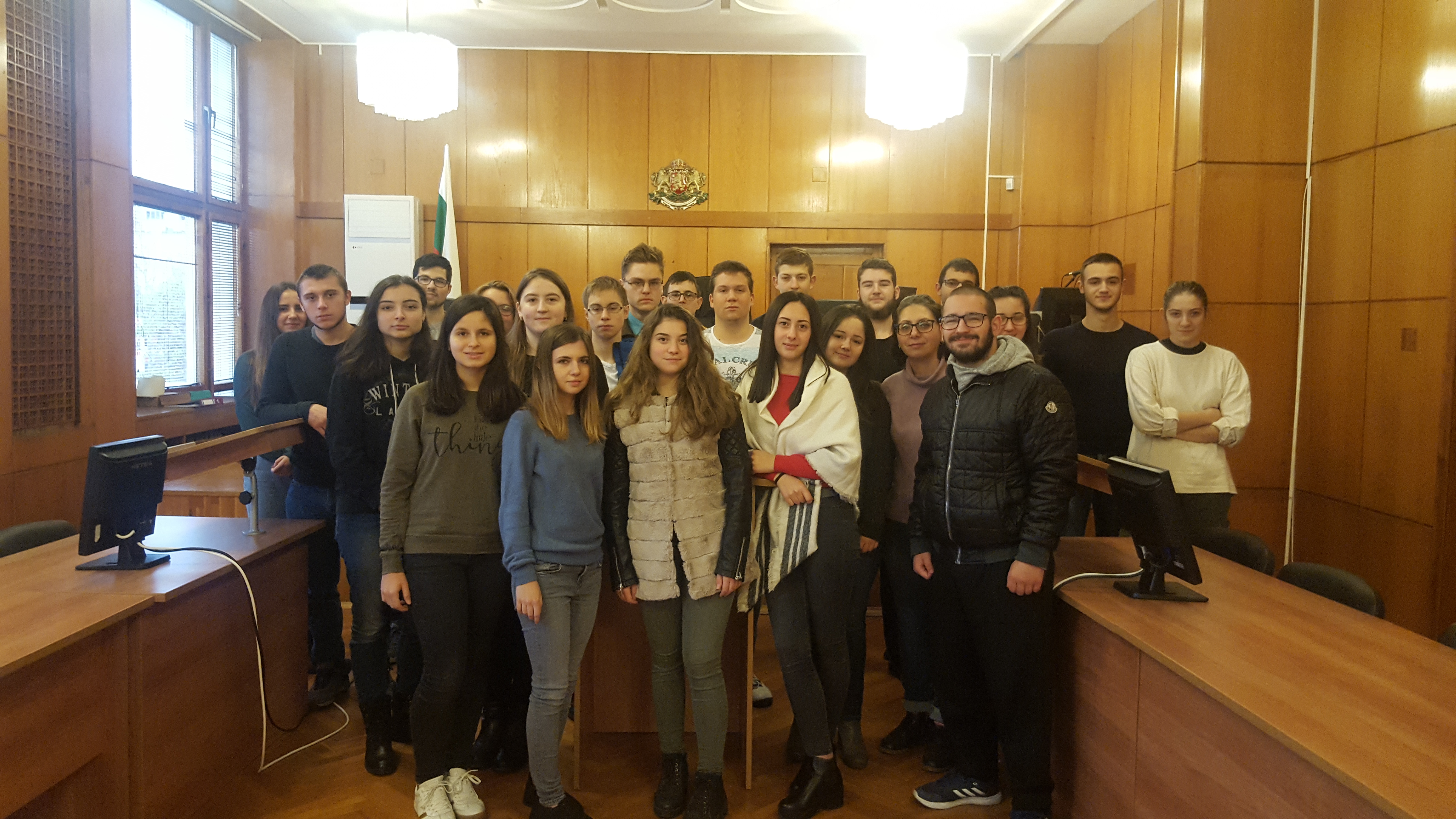 Дванайсетокласници от Математическата гимназия в Бургас на открит съдебен процес в Окръжния съд