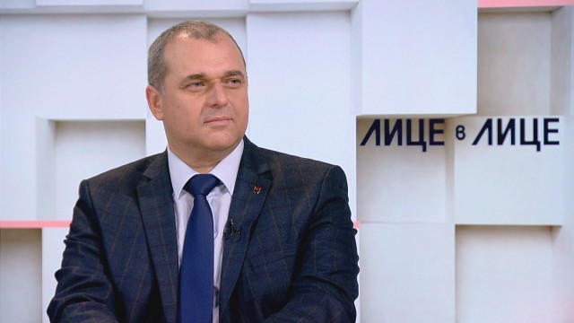 Искрен Веселинов: Оставката на Красимир Каракачанов не е актуална