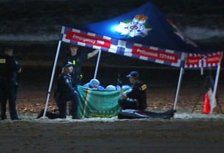 Зловещо: Откриха труп на малко бебе на един от най-любимите плажове за сърфистите в Австралия