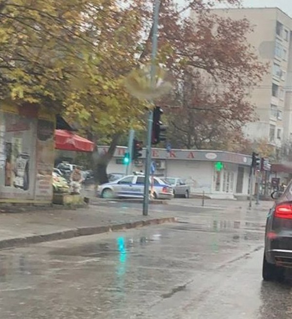 Шофьорка блъсна жена и 3-годишно дете на пешеходна пътека