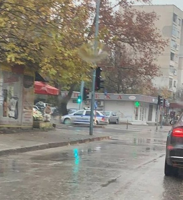 Шофьорка блъсна жена и 3-годишно дете на пешеходна пътека