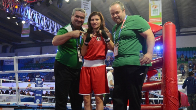 Стойка Петрова ще се боксира за злато на световното първенство
