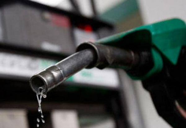 Много добри новини! Средната цена на най-масовия бензин падна с 19 стотинки, а дизелът...