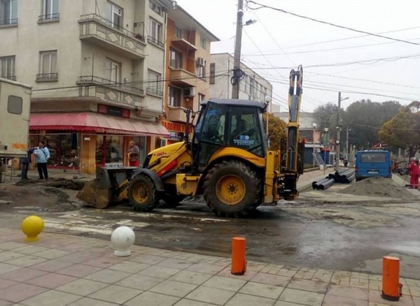 Мащабни ремонти в Айтос: Сменят водопроводните мрежи преди реконструкцията на важни улици