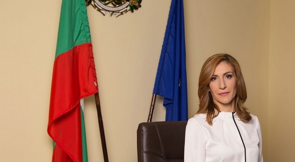 Министър Ангелкова: Регистрация по Закона за туризма вече става само с един клик