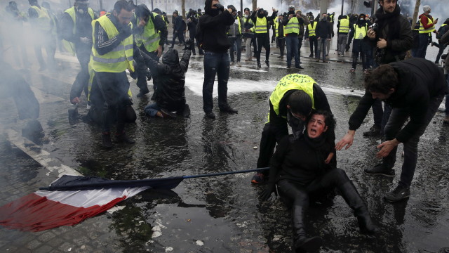 Погром в Париж! 270 души са арестувани при протестите (СНИМКИ)