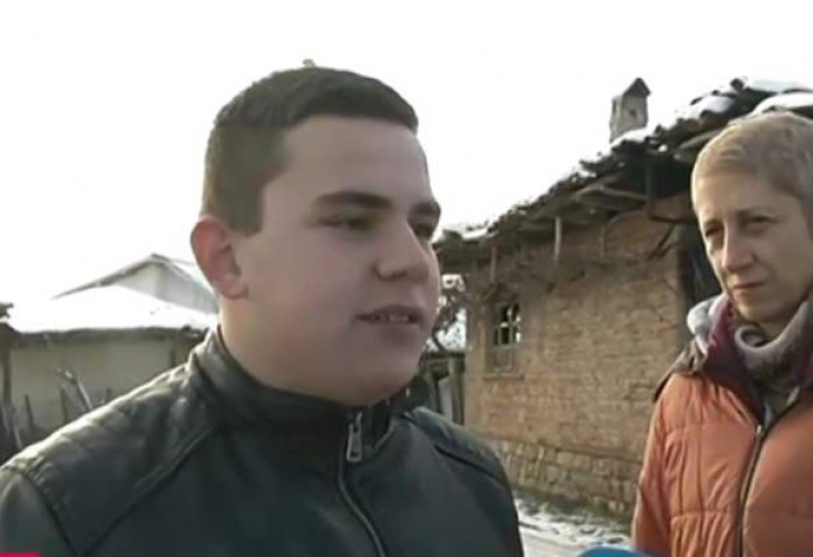 15-годишно момче спаси възрастно семейство от пожар (ВИДЕО)