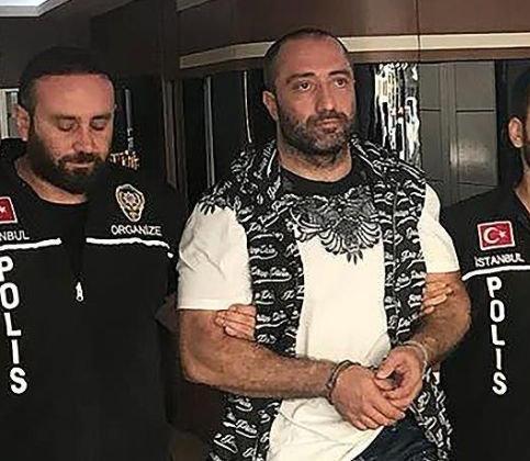 Митьо Очите натикан в килия с 50 престъпници в Турция, спи на пода