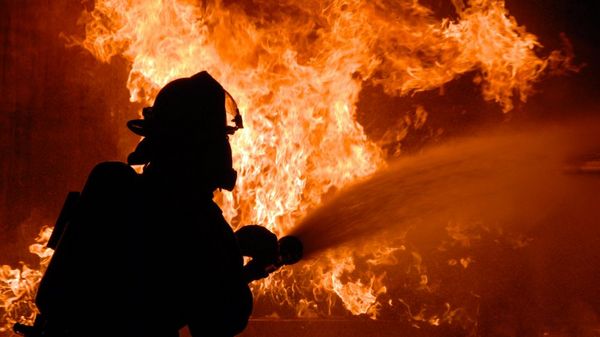 Пенсионер от Сунгурларе влезе в ролята на пожарникар, обаче не успя да спаси трактора си