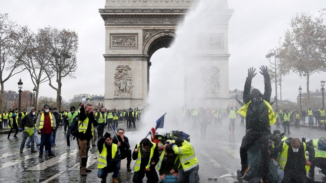 Напрежението от Париж като сигнал за проваления модел на "либералната" демокрация*