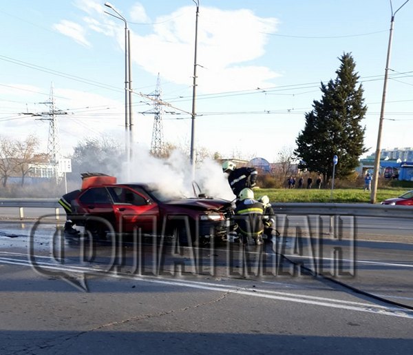 БМВ избухна в пламъци в центъра на Средец