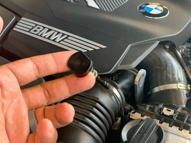 Изненада от миналото в двигателя на BMW M850i