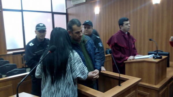 Ето го Светослав - убиеца на рейнджърката Десислава, влезе в съда с ехидна усмивка