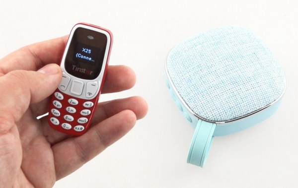 Вижте най-малкия телефон в света, който дори има Facebook (СНИМКИ)