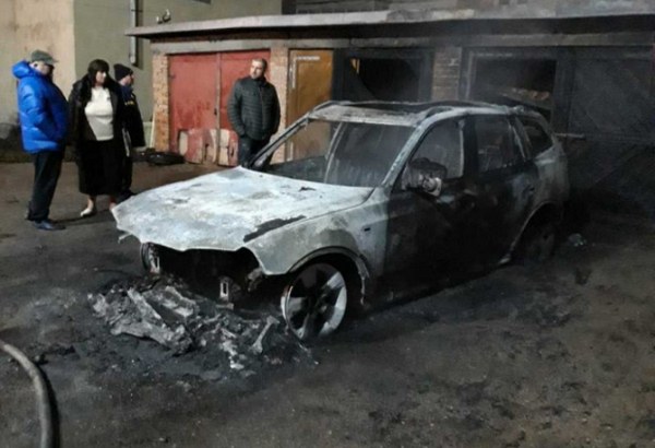 Запалиха двата автомобила на свидетели по дело срещу бивш депутат (ВИДЕО)