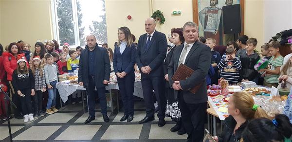 Благотворителна кауза отново обедини децата от СУ „Иван Вазов“ Поморие (СНИМКИ)