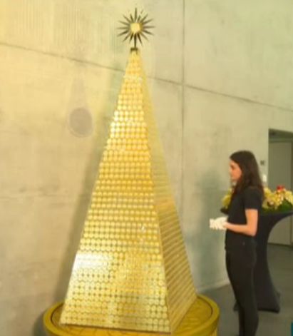 Коледно дърво, направено от злато, е най-скъпото в Европа