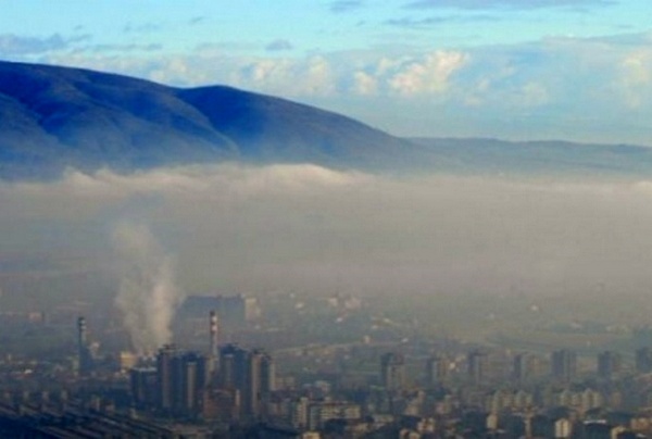 В 11 града в България е отчетено наднормено замърсяване с фини прахови частици тази сутрин