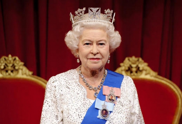 Кралица Елизабет Втора посреща гости в Сандрингам за Коледа