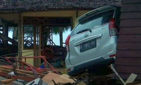 Над 280 са вече жертвите на вълната цунами в Индонезия