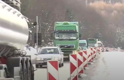 Спират камионите над 12 тона по автомагистралите