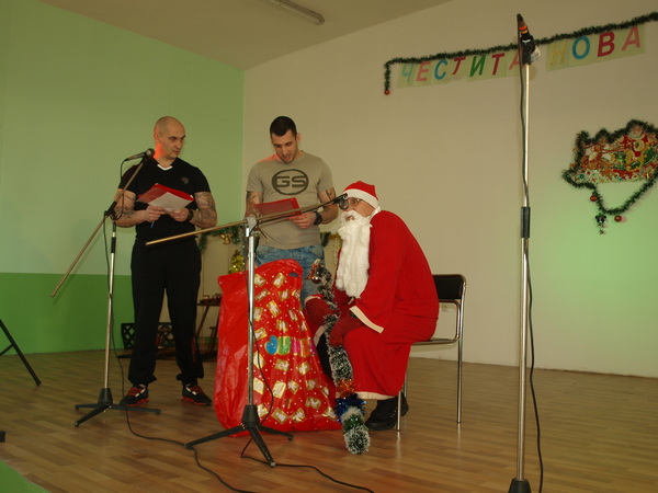 Коледа влезе в Бургаския затвор с тържествен концерт и домашен отпуск за част от лишените от свобода