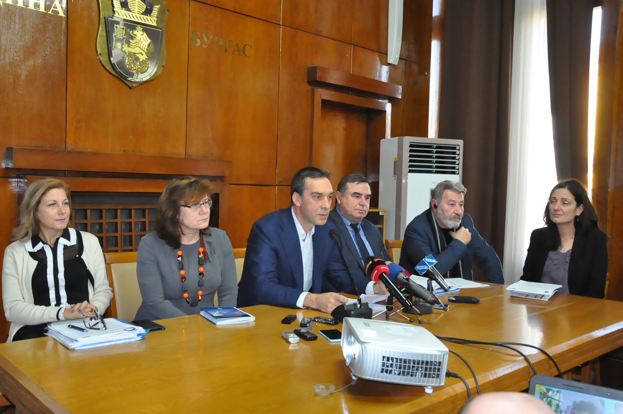 92 класни стаи за първолаците в Бургас грейват с 800 хил.лв. от Бюджет 2019