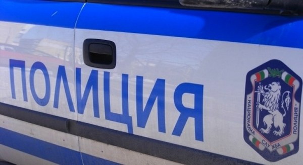 Хулиган стреля с газов пистолет пред болницата