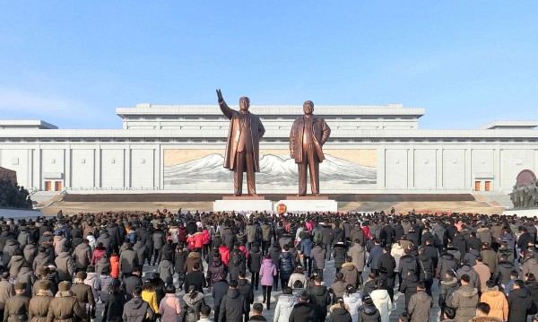 20 българи в Пхенян, за 107-ия рожден ден на Великия вожд Ким Ир Сен
