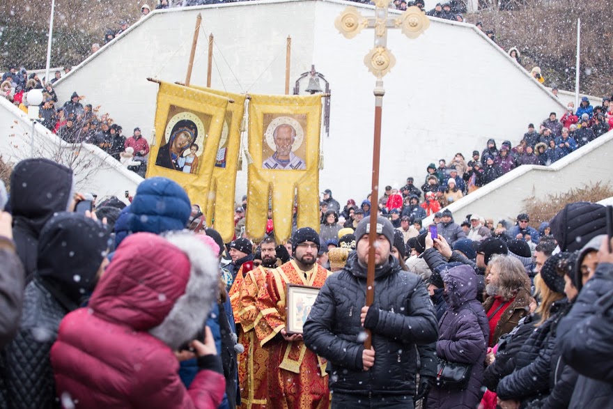 Ако днес не сте присъствали на Богоявленския ритуал на Моста в Бургас, вижте какво сте пропуснали (ФОТОГАЛЕРИЯ)
